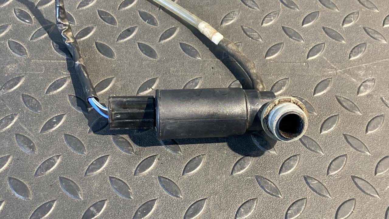 Насос омывателя Toyota Avensis/2 2003-2009