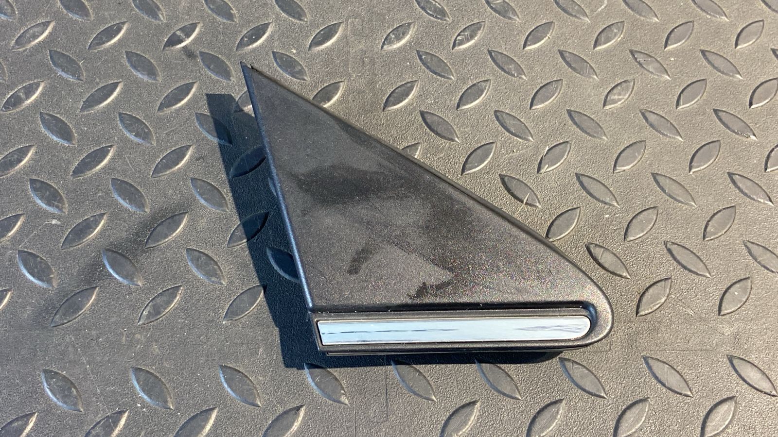 Накладка зеркала правая Toyota Avensis/2 2003-2009