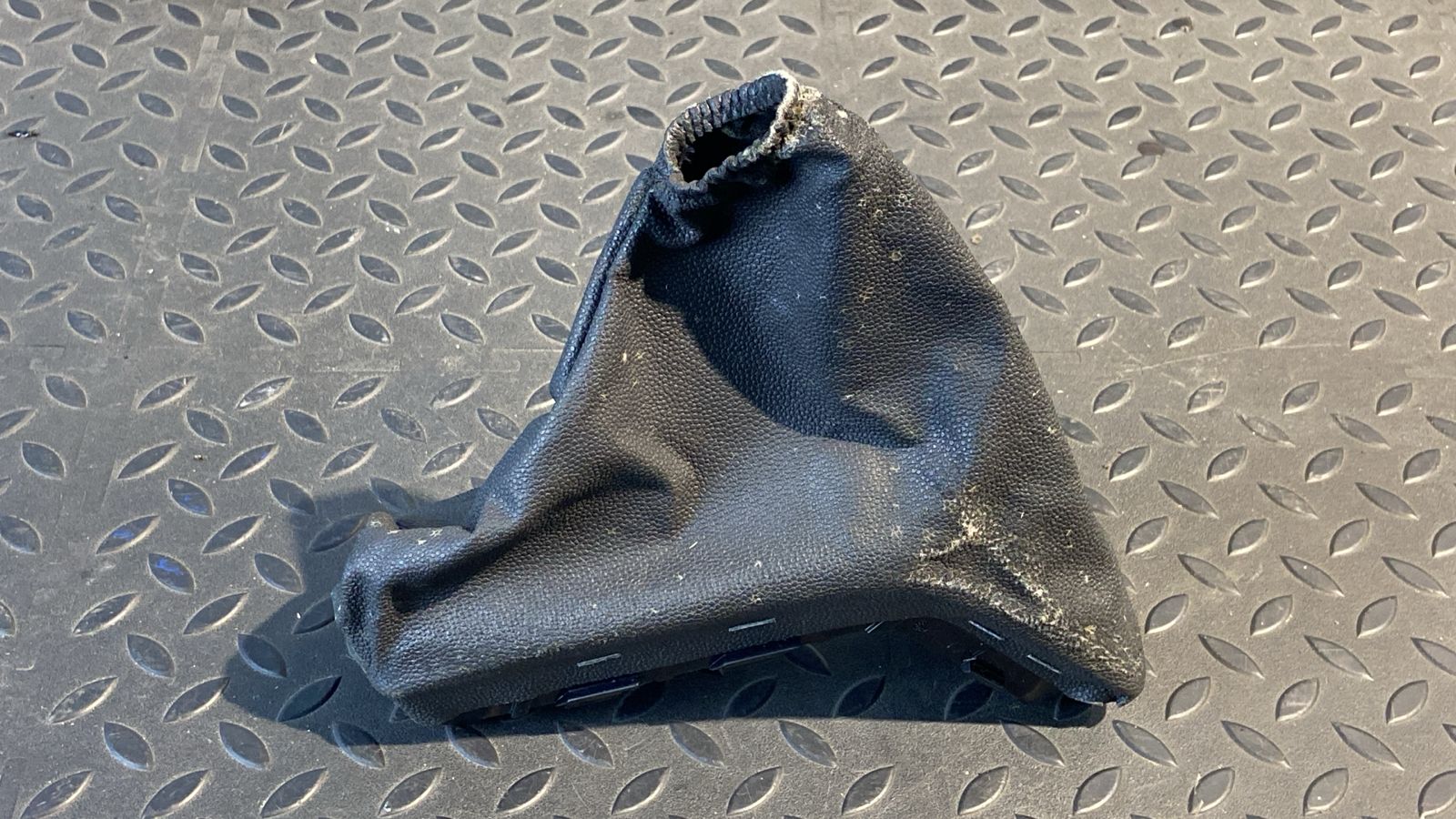 Кожух рычага стояночного тормоза Opel Astra/H 2004-2014