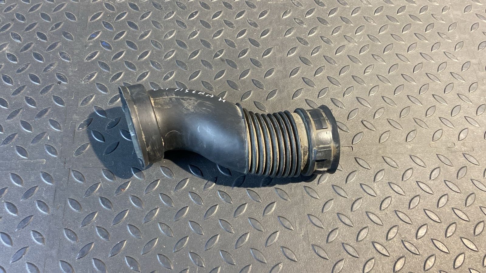 Патрубок воздушного фильтра Opel Astra/H 2004-2014