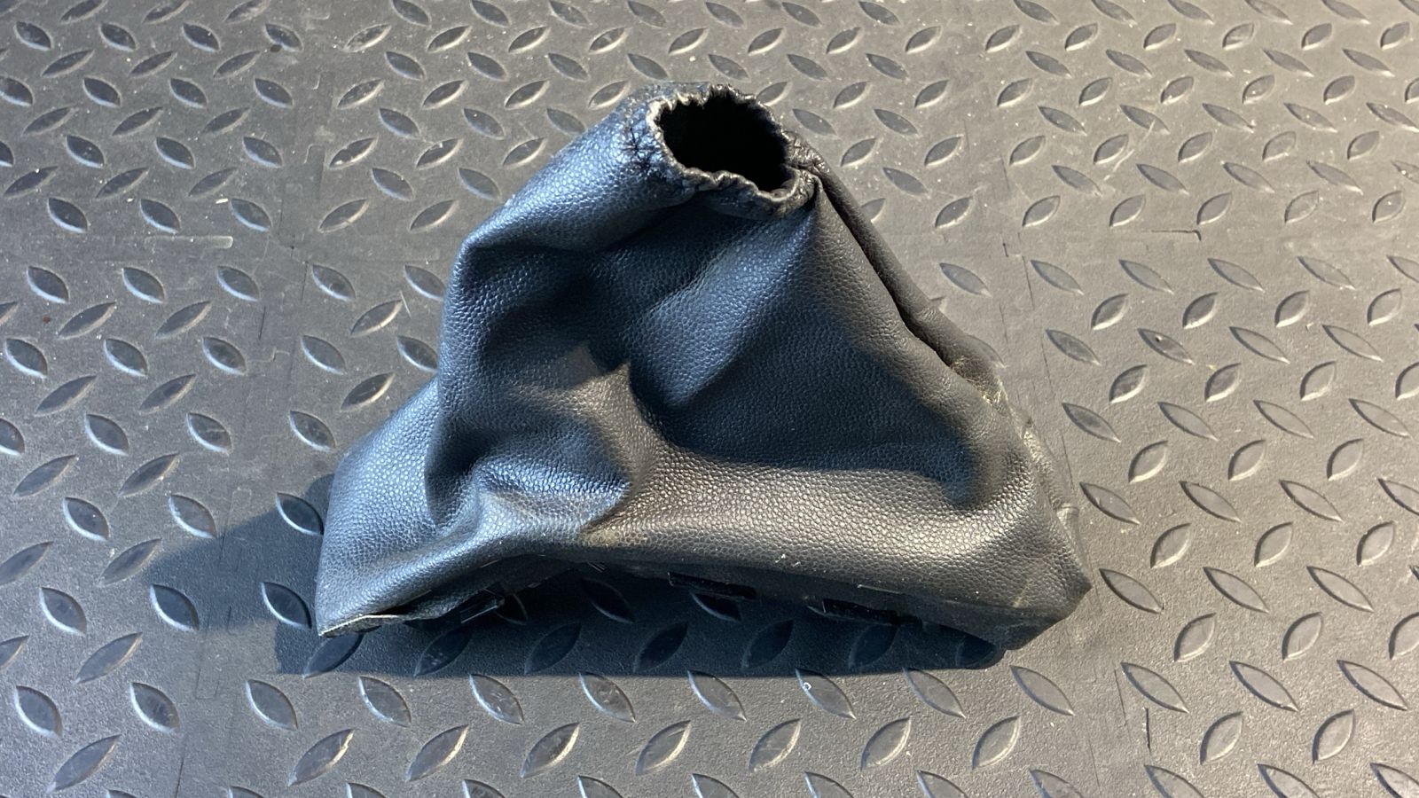 Кожух рычага стояночного тормоза Opel Astra/H 2004-2014