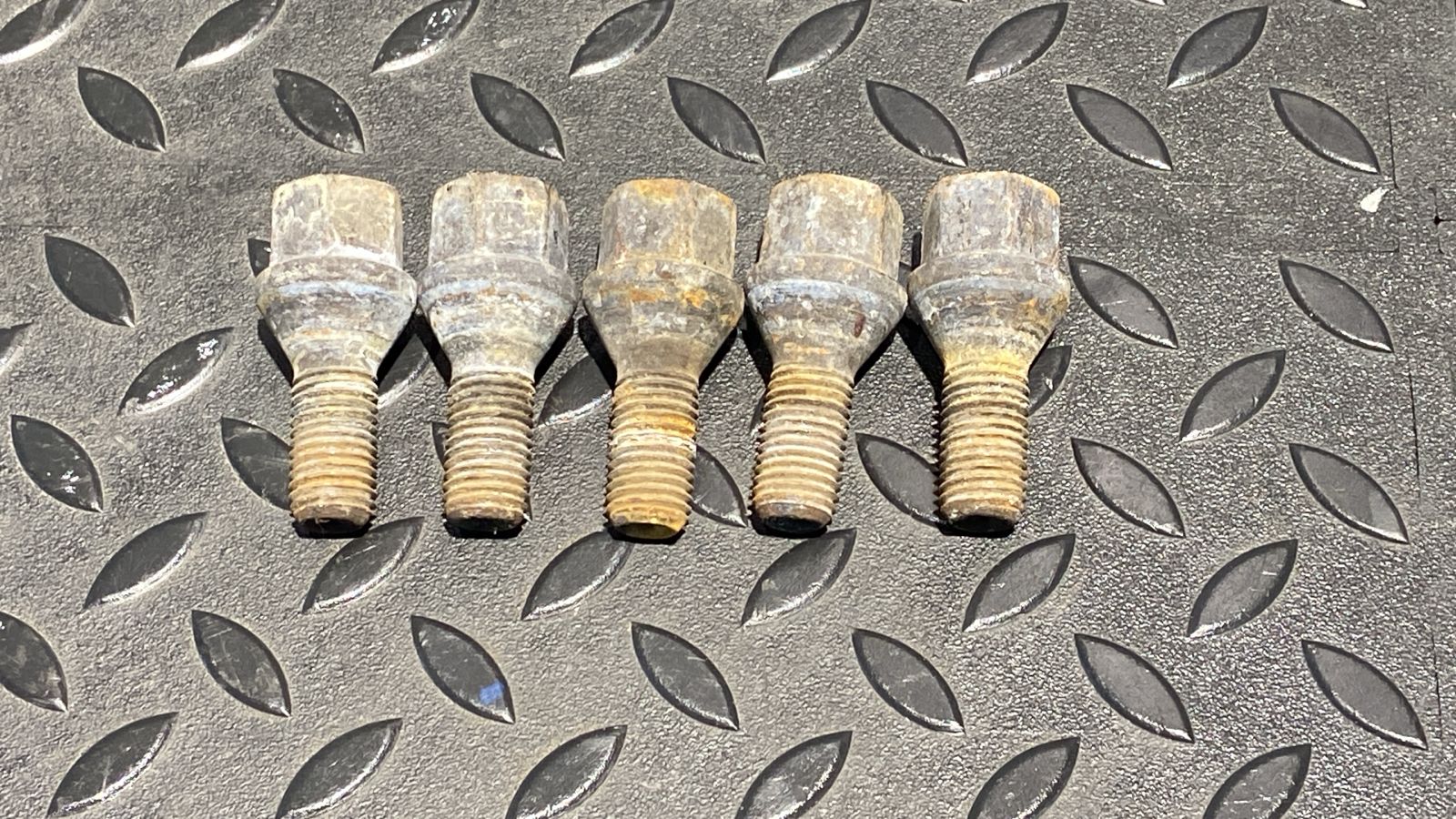 Болт колесный Opel Zafira/B 2005-2014