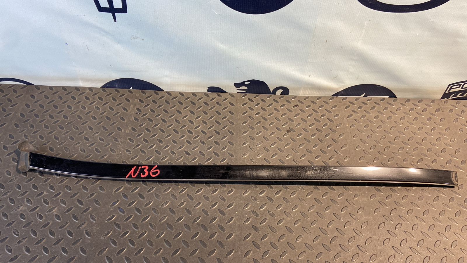 Молдинг лобового стекла левый Mercedes C/W204 2006-2015