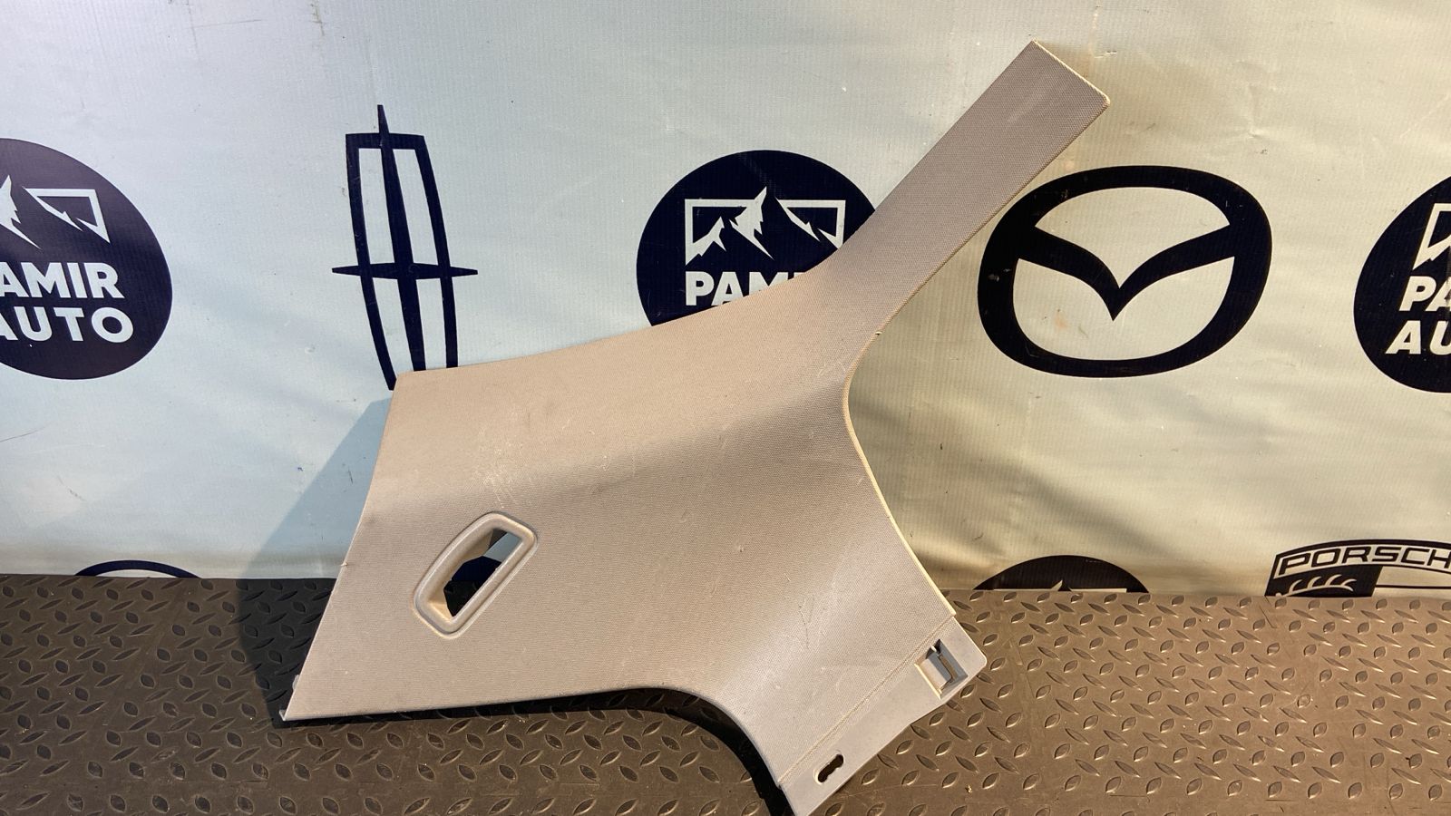 Обшивка стойки задняя правая Opel Zafira/B 2005-2014