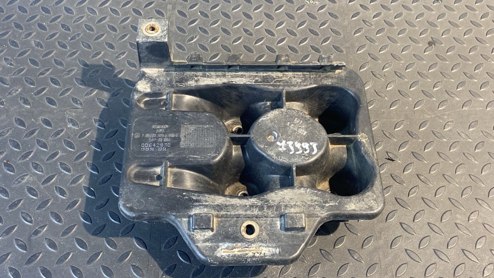 Крепление АКБ Volkswagen Golf/4 1997-2006