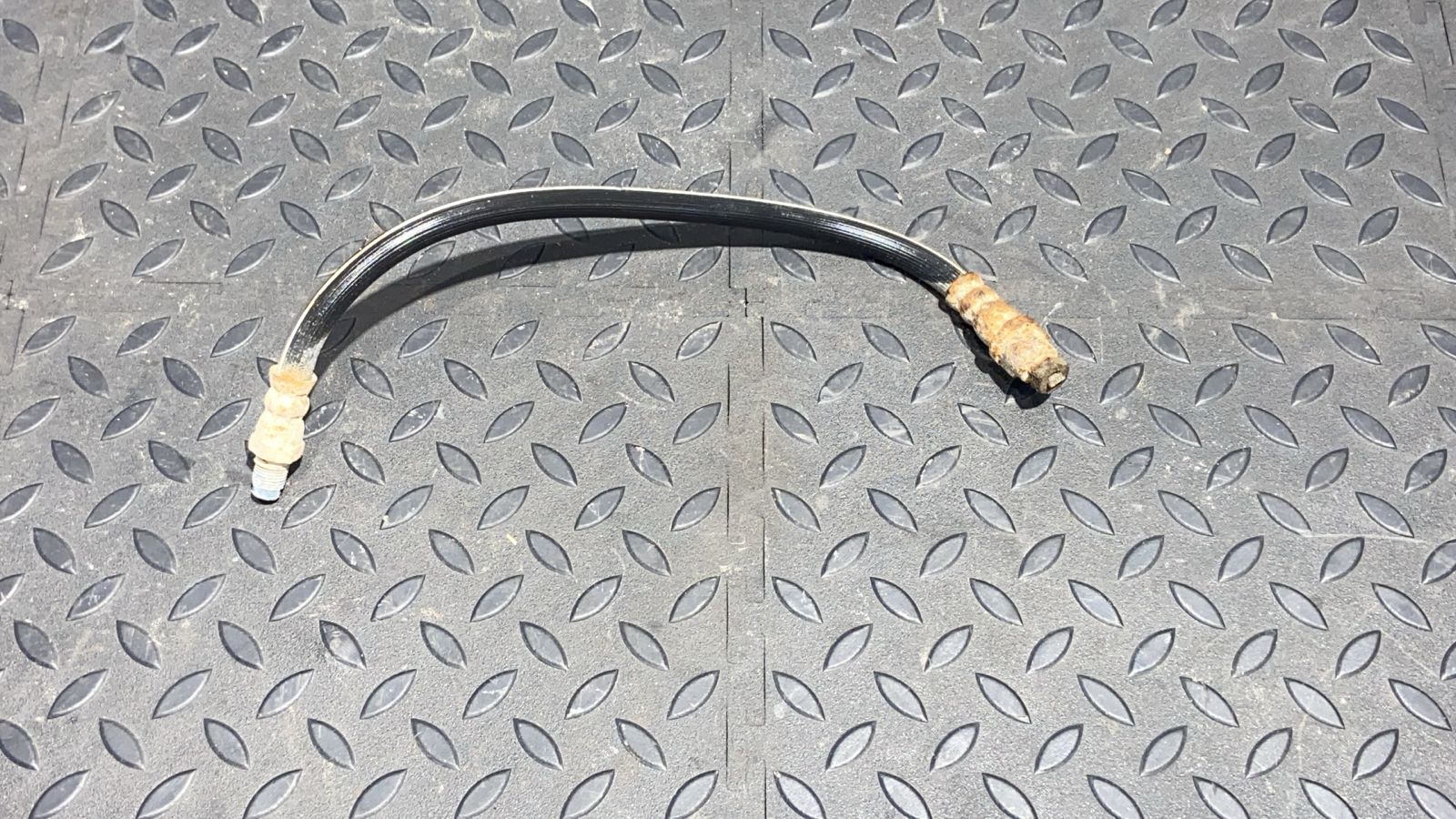 Шланг тормозной задний Mercedes M/W163 1997-2005