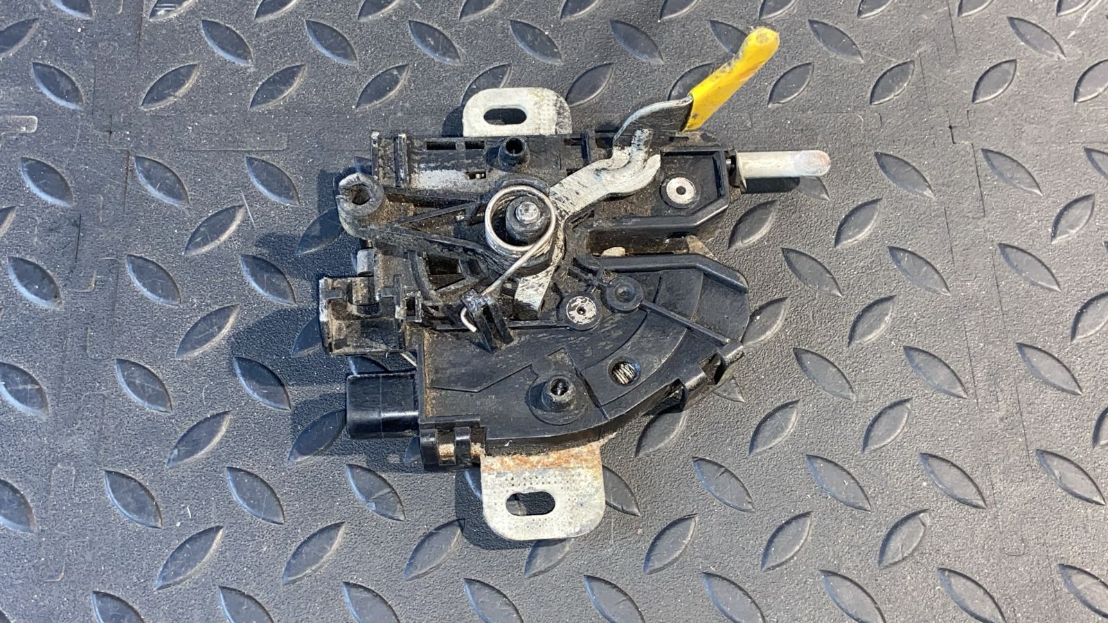 Замок капота Ford C-Max 2003-2010