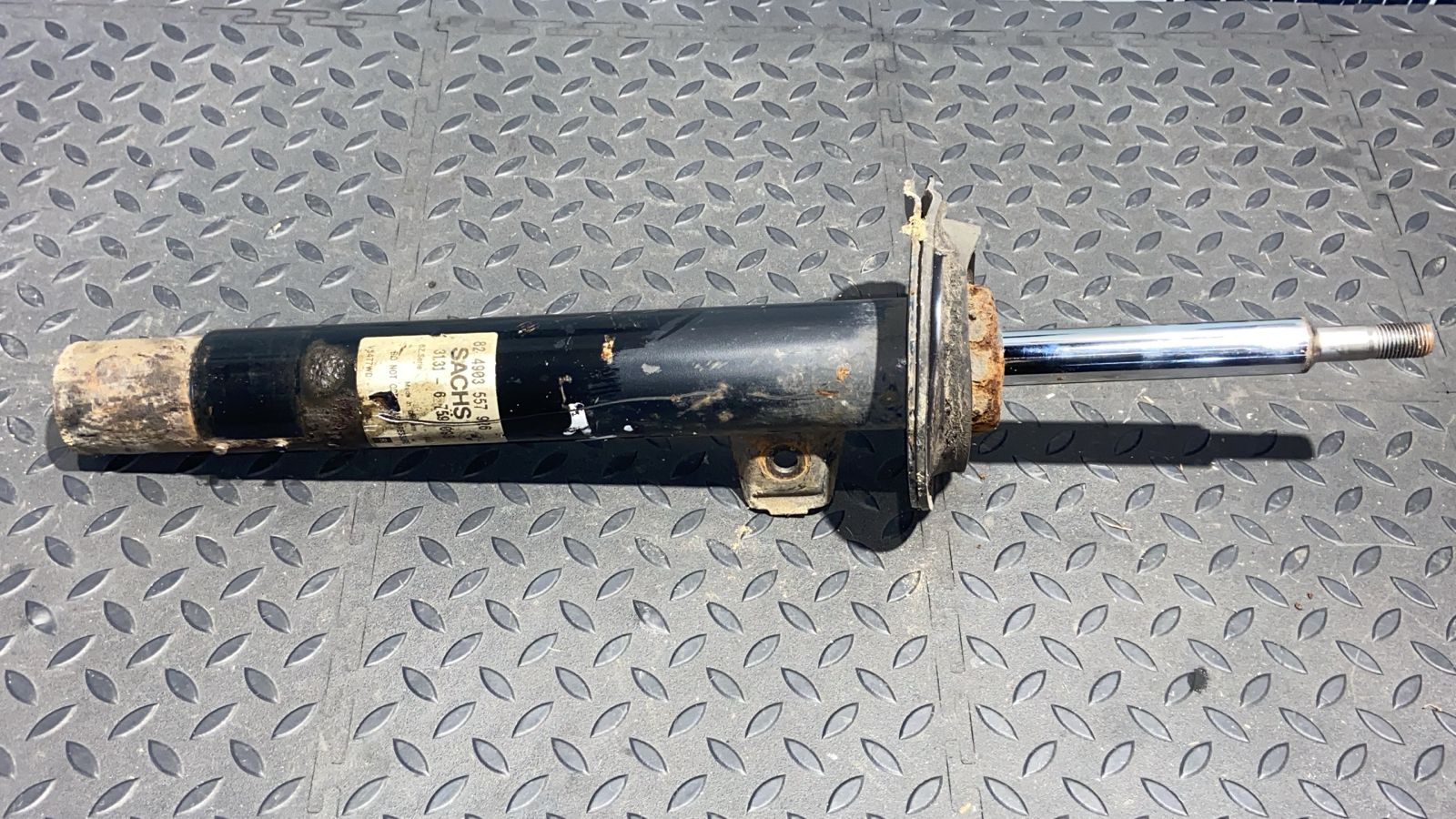 Амортизатор передний правый BMW 3/E46 1998-2007