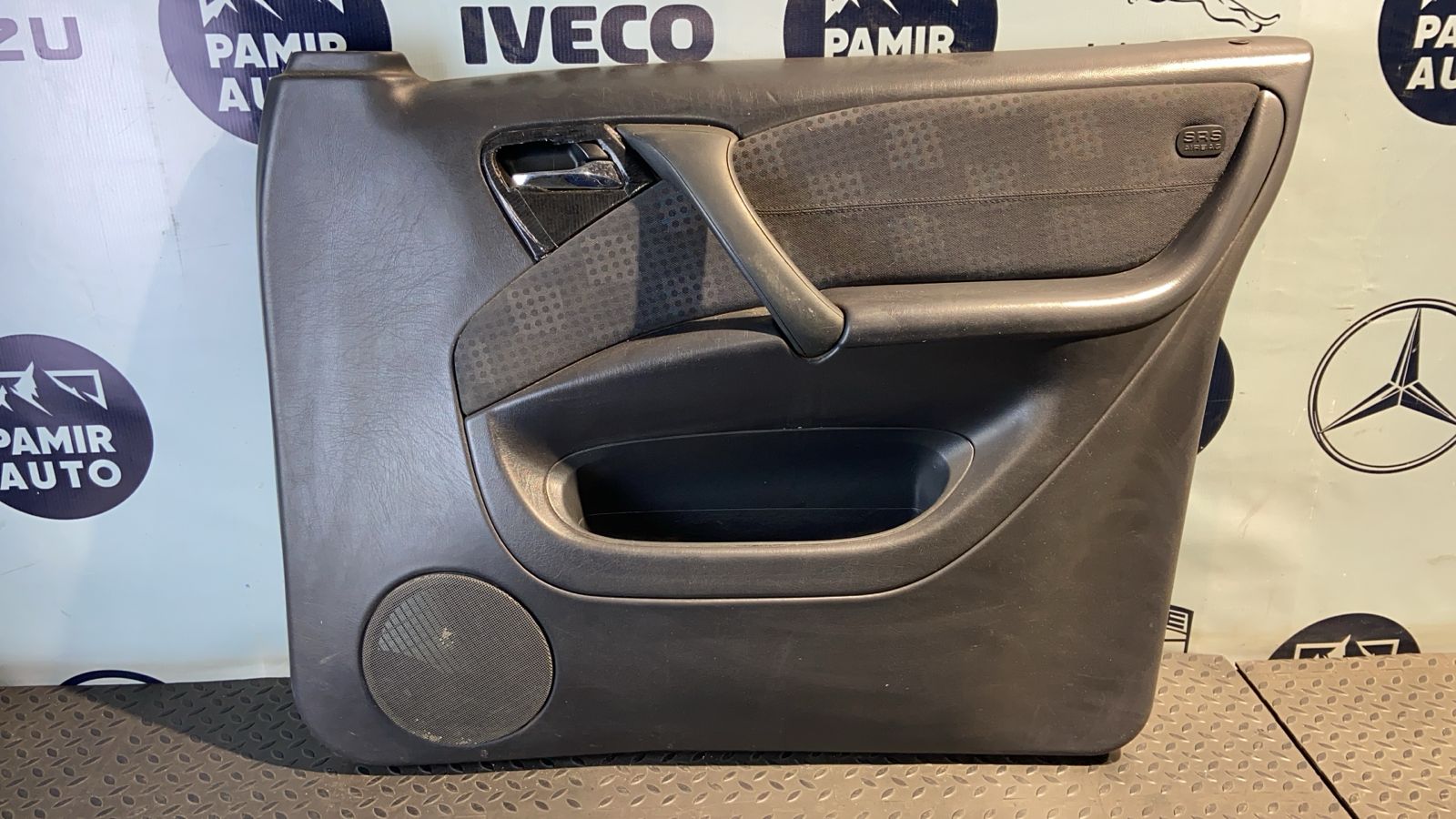 Обшивка двери передняя правая Mercedes M/W163 1997-2005