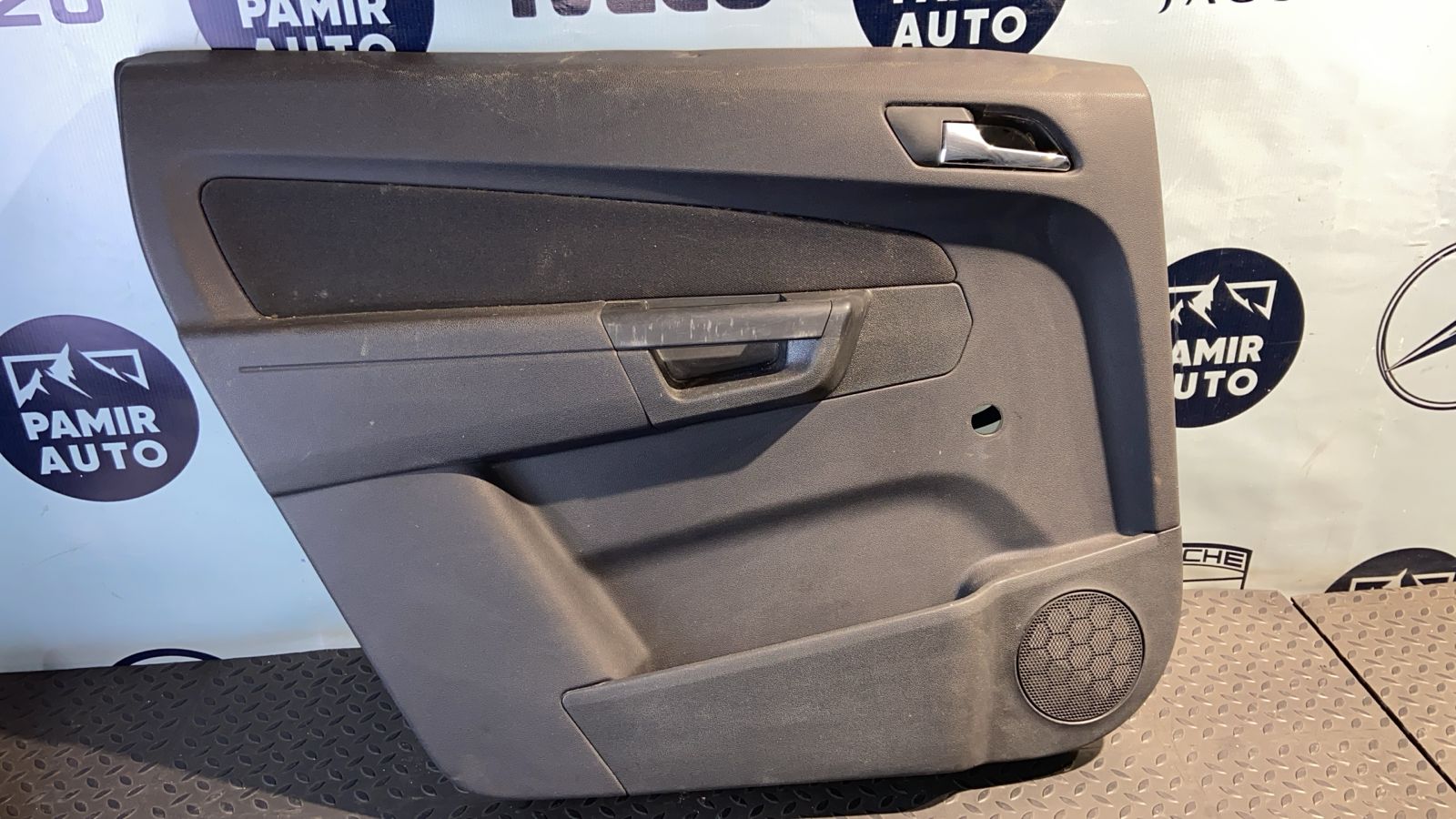 Обшивка двери задняя левая Opel Zafira/B 2005-2014