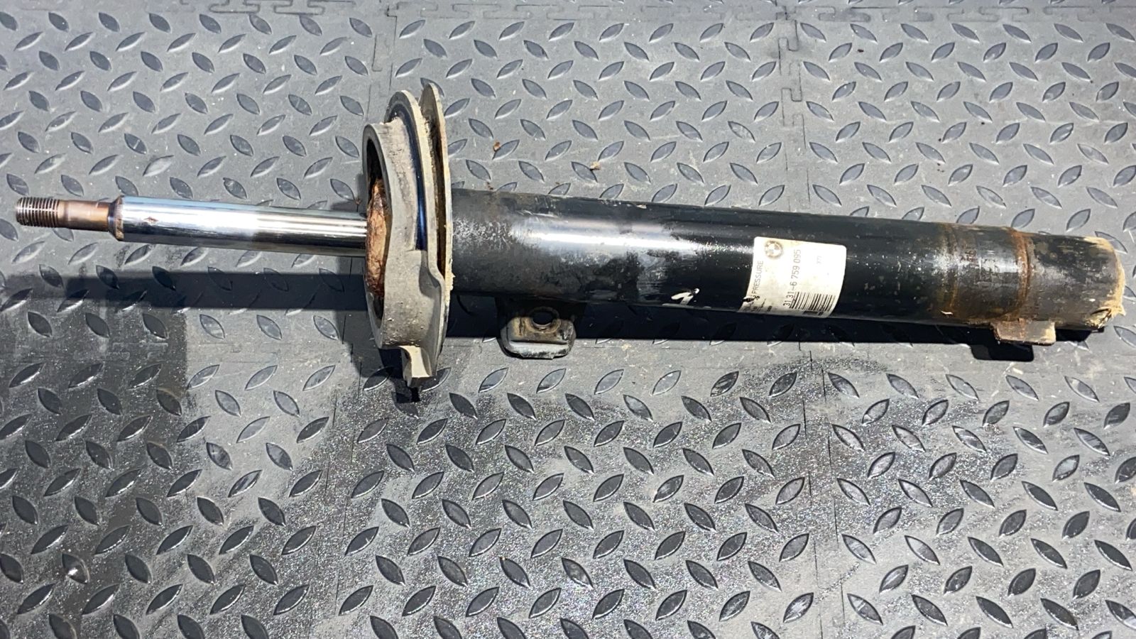 Амортизатор передний левый BMW 3/E46 1998-2007