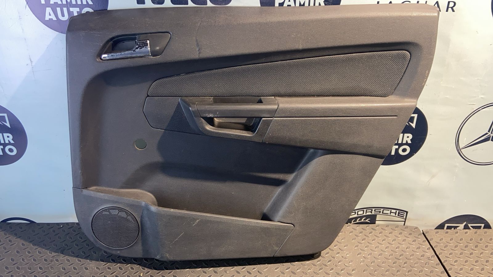 Обшивка двери задняя правая Opel Zafira/B 2005-2014