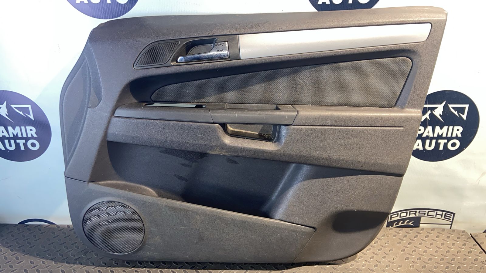 Обшивка двери передняя правая Opel Zafira/B 2005-2014