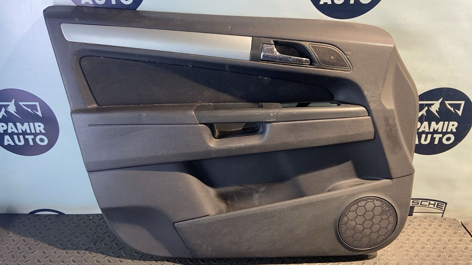 Обшивка двери передняя левая Opel Zafira/B 2005-2014