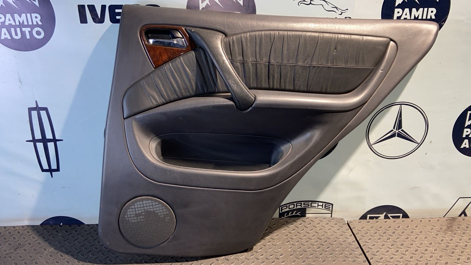 Обшивка двери задняя правая Mercedes M/W163 1997-2005