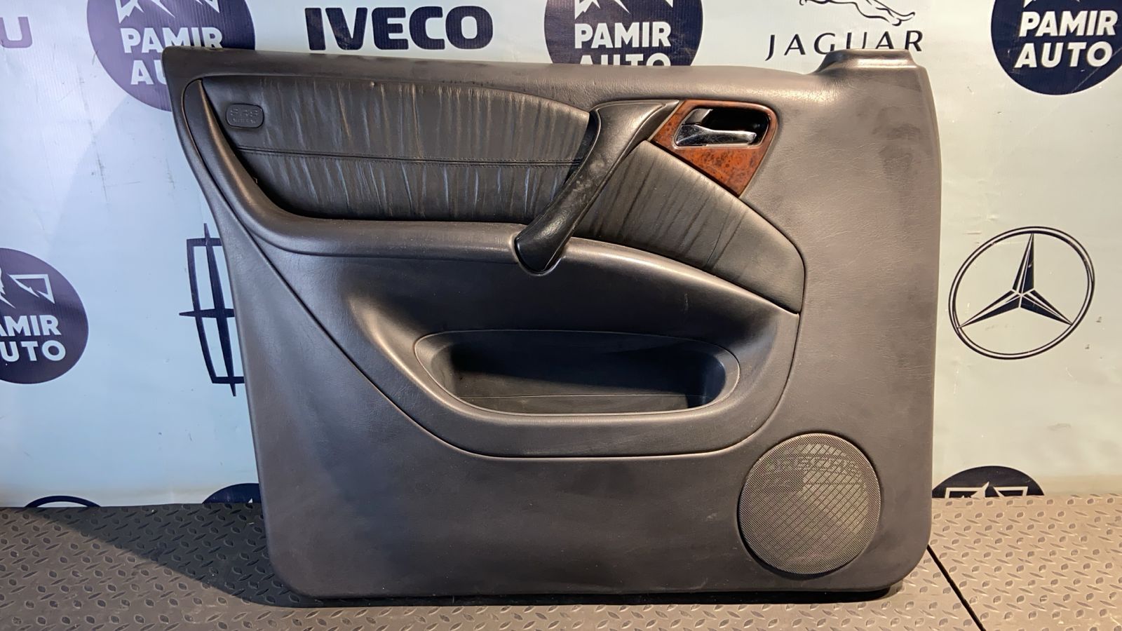 Обшивка двери передняя левая Mercedes M/W163 1997-2005