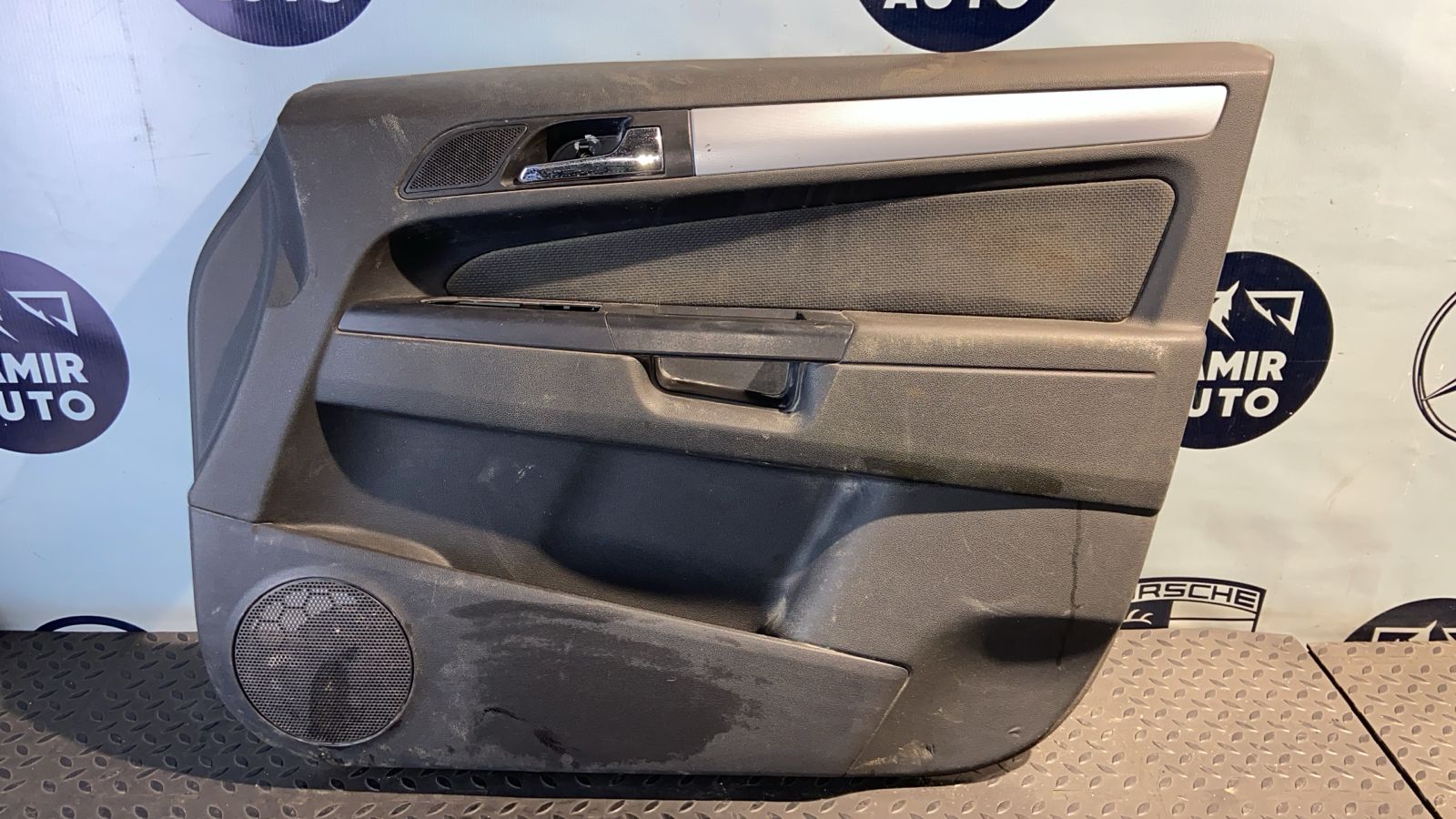 Обшивка двери передняя правая Opel Zafira/B 2005-2014