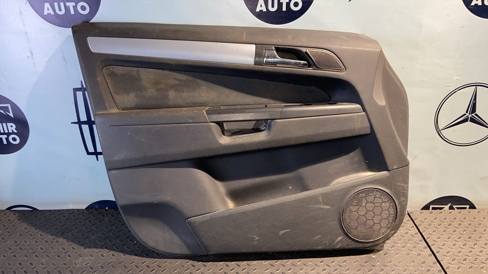 Обшивка двери передняя левая Opel Zafira/B 2005-2014