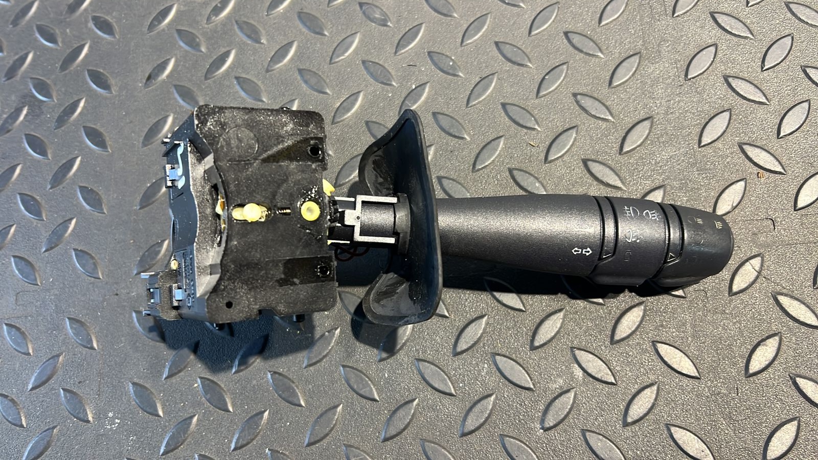 Переключатель поворотов Renault Logan 2004-2015