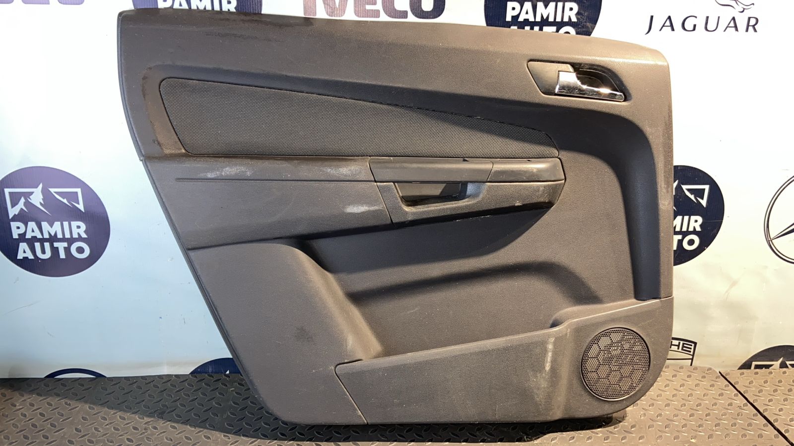 Обшивка двери задняя левая Opel Zafira/B 2005-2014