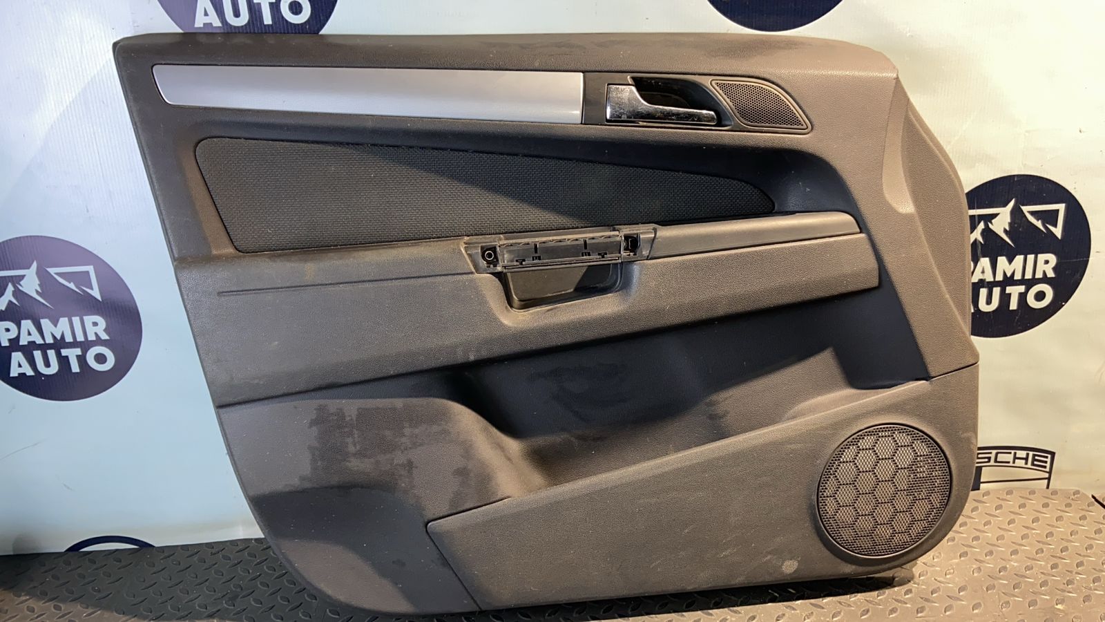 Обшивка двери передняя левая Opel Zafira/B 2005-2014