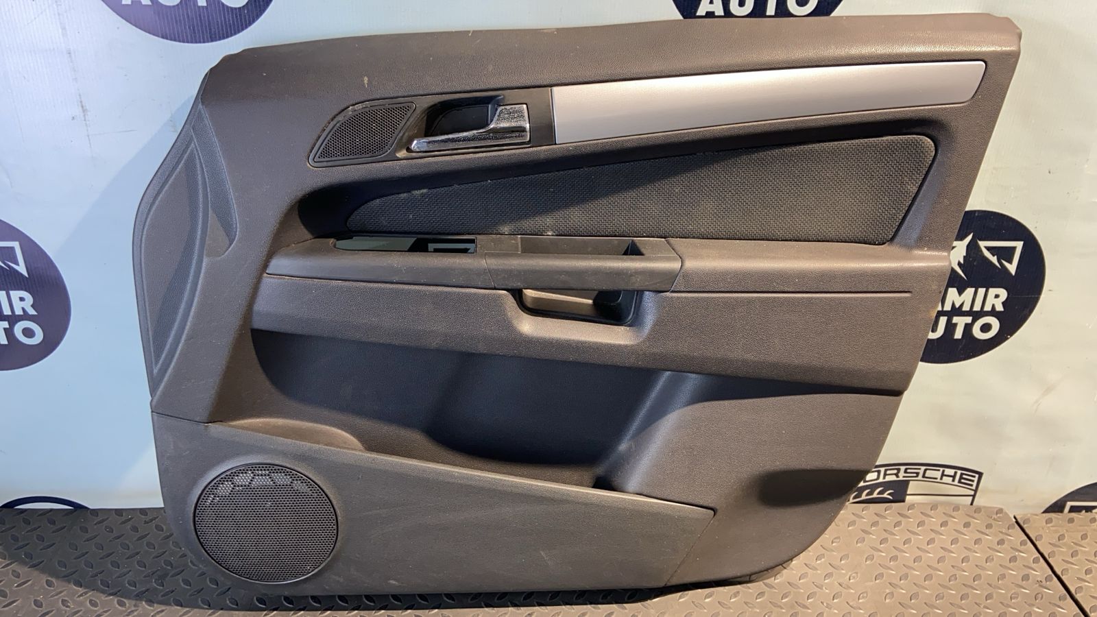 Обшивка двери передняя правая Opel Zafira/B 2005-2014