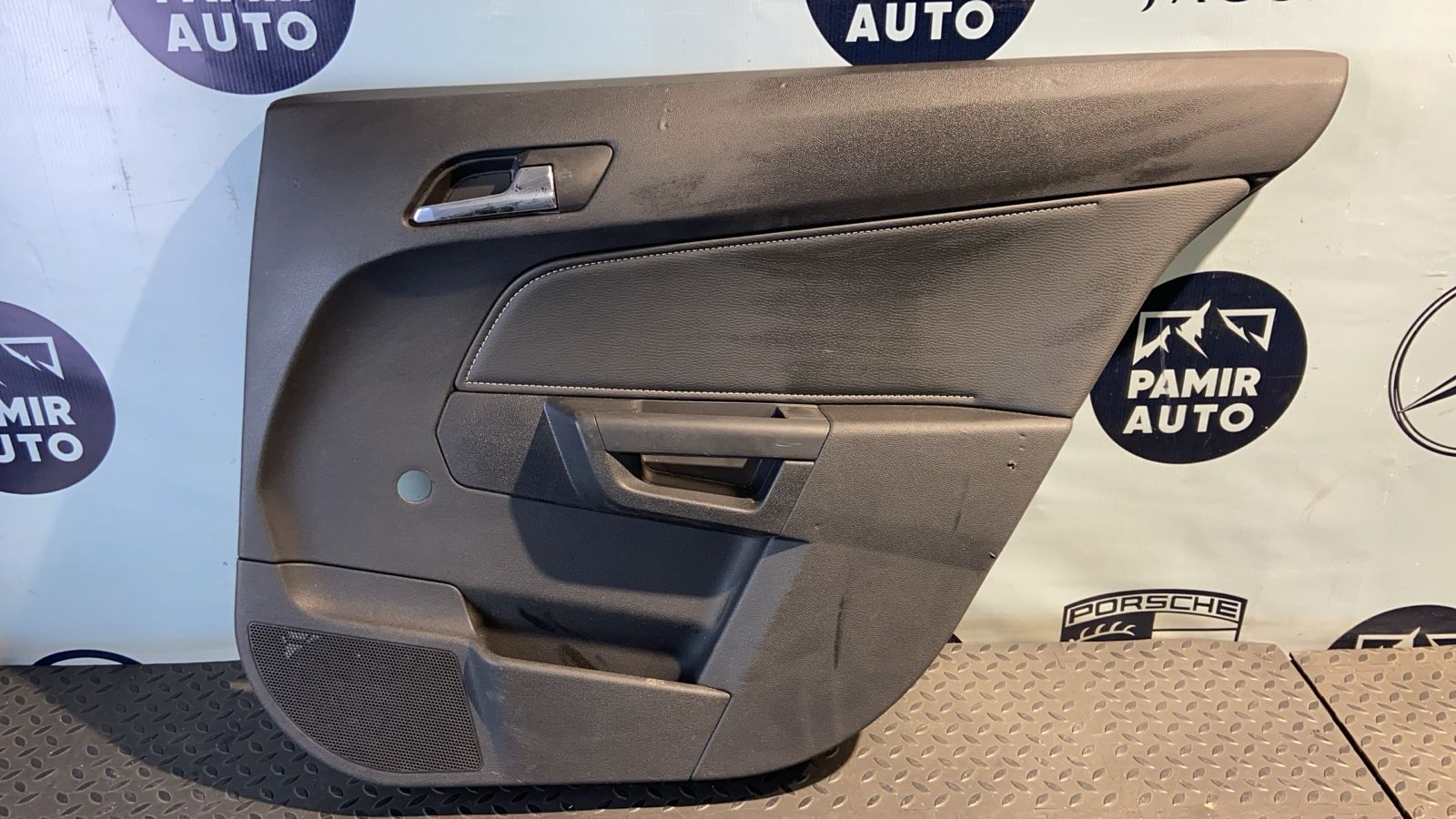 Обшивка двери задняя правая Opel Astra/H 2004-2014