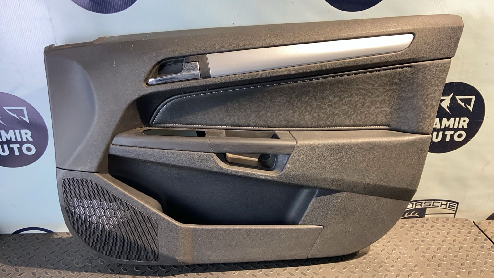 Обшивка двери передняя правая Opel Astra/H 2004-2014