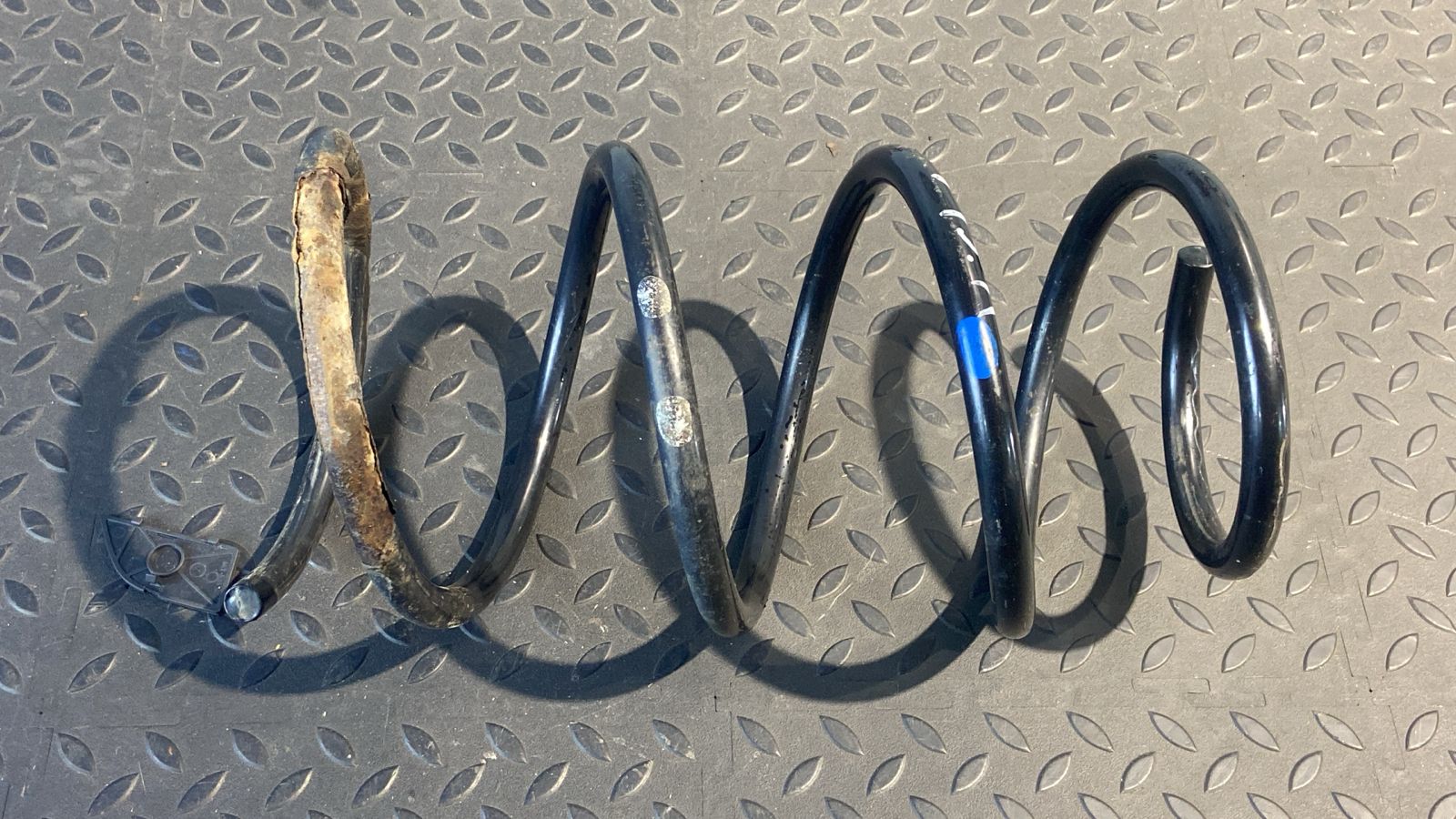 Пружина передняя Toyota Avensis/2 2003-2009