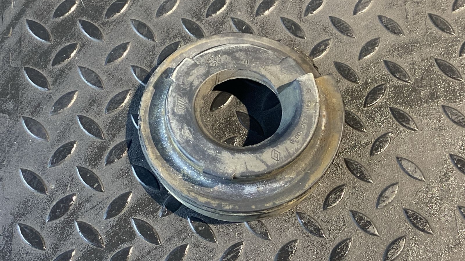 Проставка пружины задняя Renault Logan 2004-2015