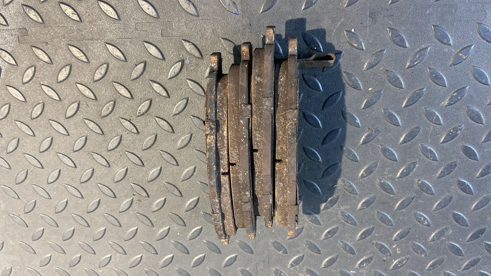 Колодки тормозные передние Toyota Avensis/2 2003-2009