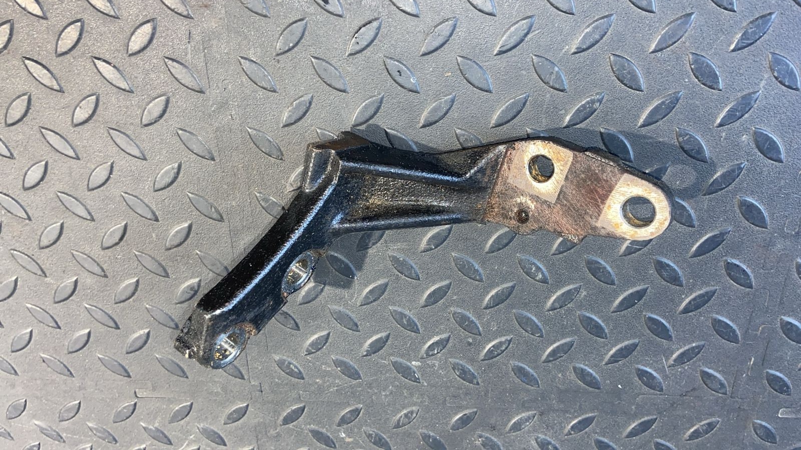 Кронштейн двигателя Toyota Avensis/2 2003-2009