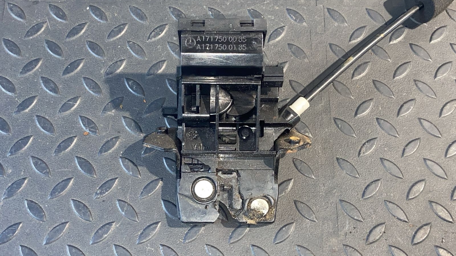 Замок крышки багажника Mercedes C/W203 2000-2008