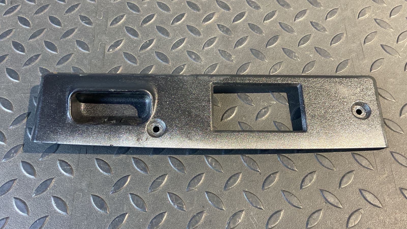 Обшивка крышки багажника Mercedes C/W203 2000-2008