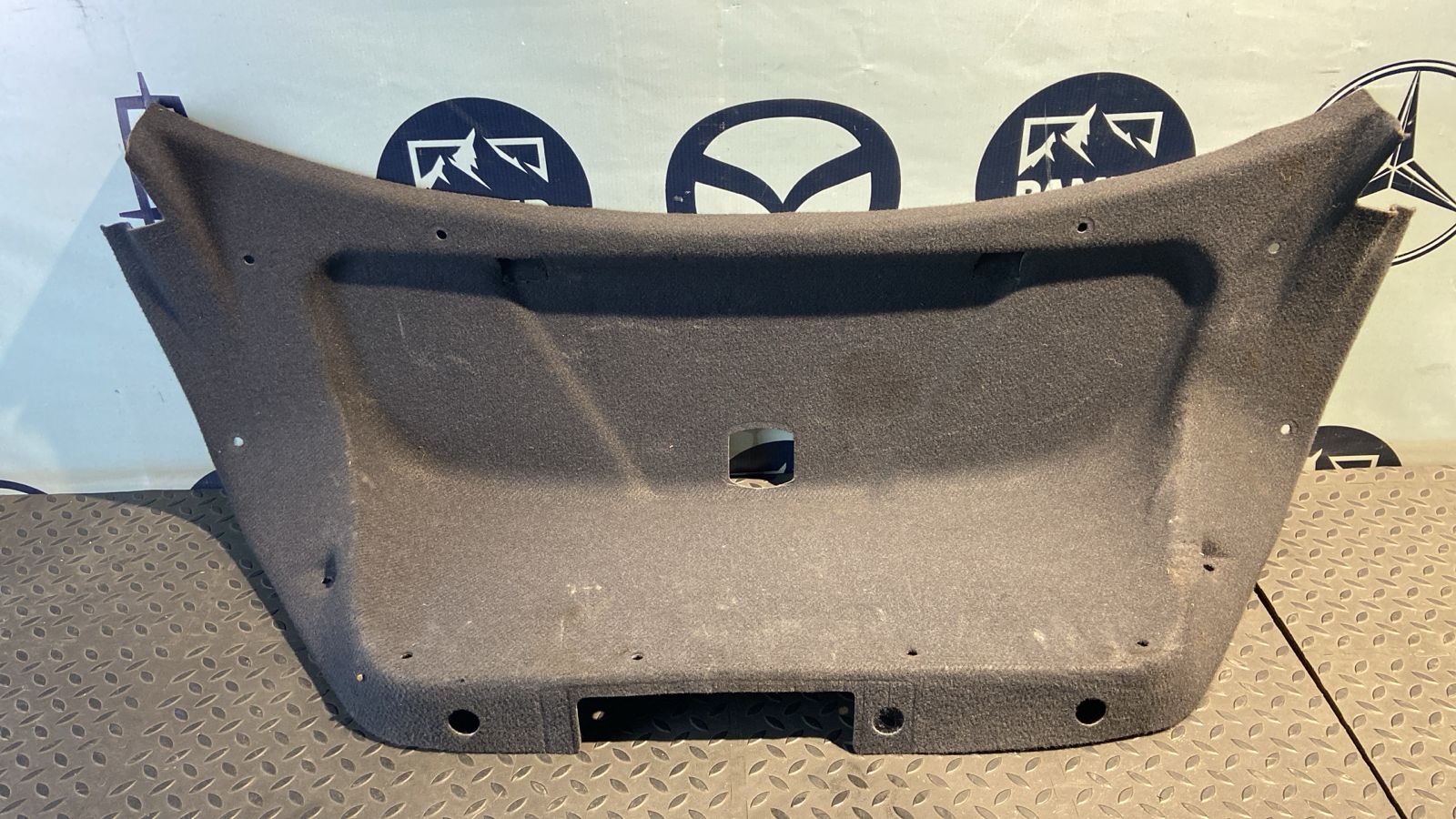 Обшивка крышки багажника Mercedes C/W203 2000-2008