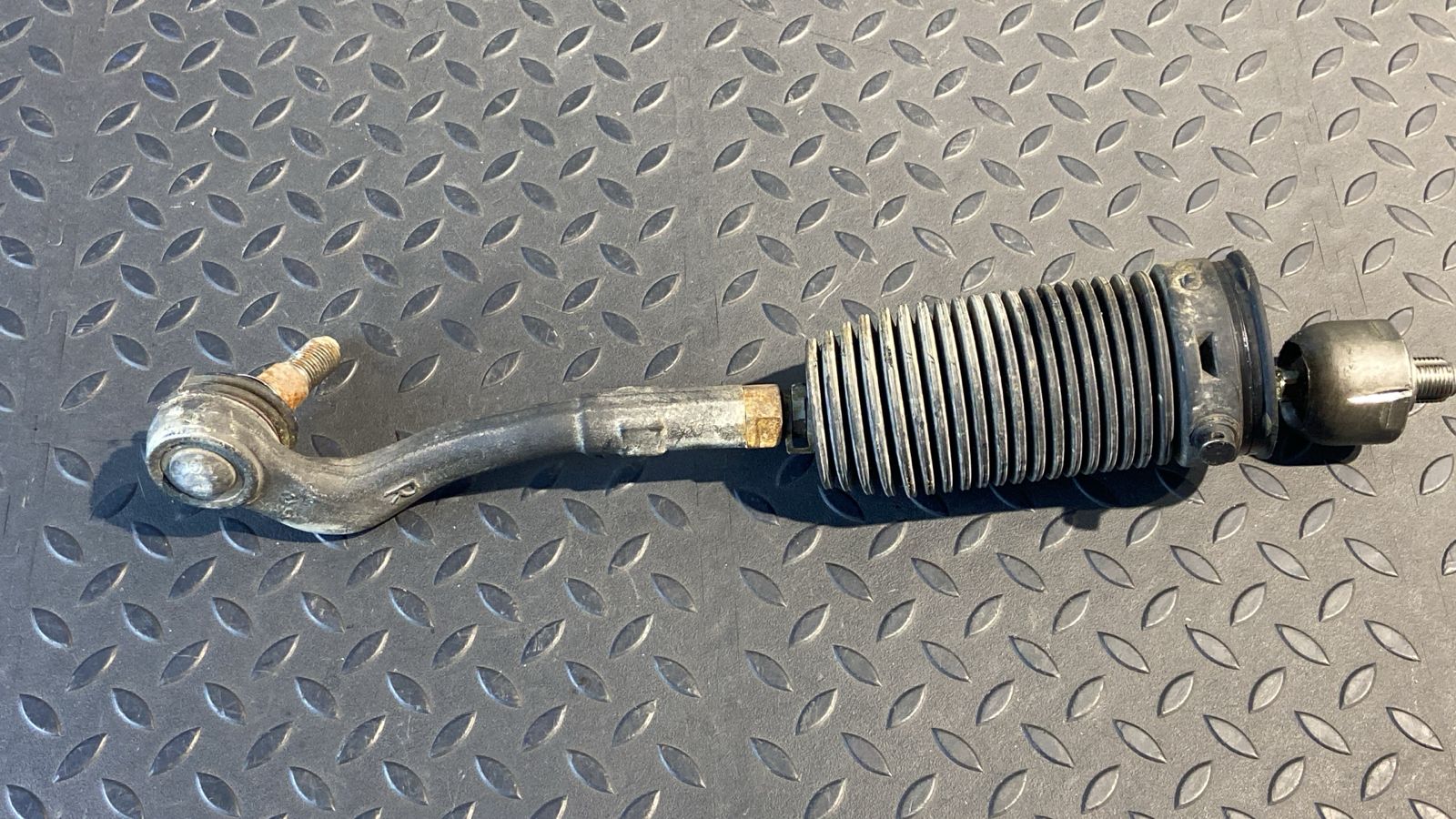 Наконечник рулевой рейки правый Mercedes C/W204 2006-2015