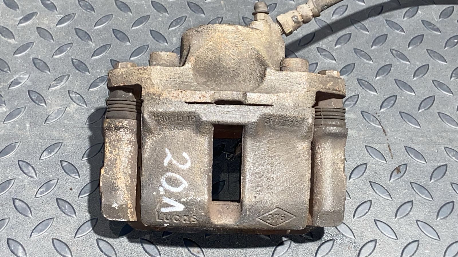 Суппорт передний левый Renault Sandero 2009-2014