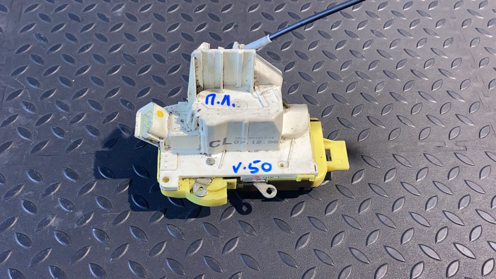 Замок двери передний левый Ford Focus 1998-2007