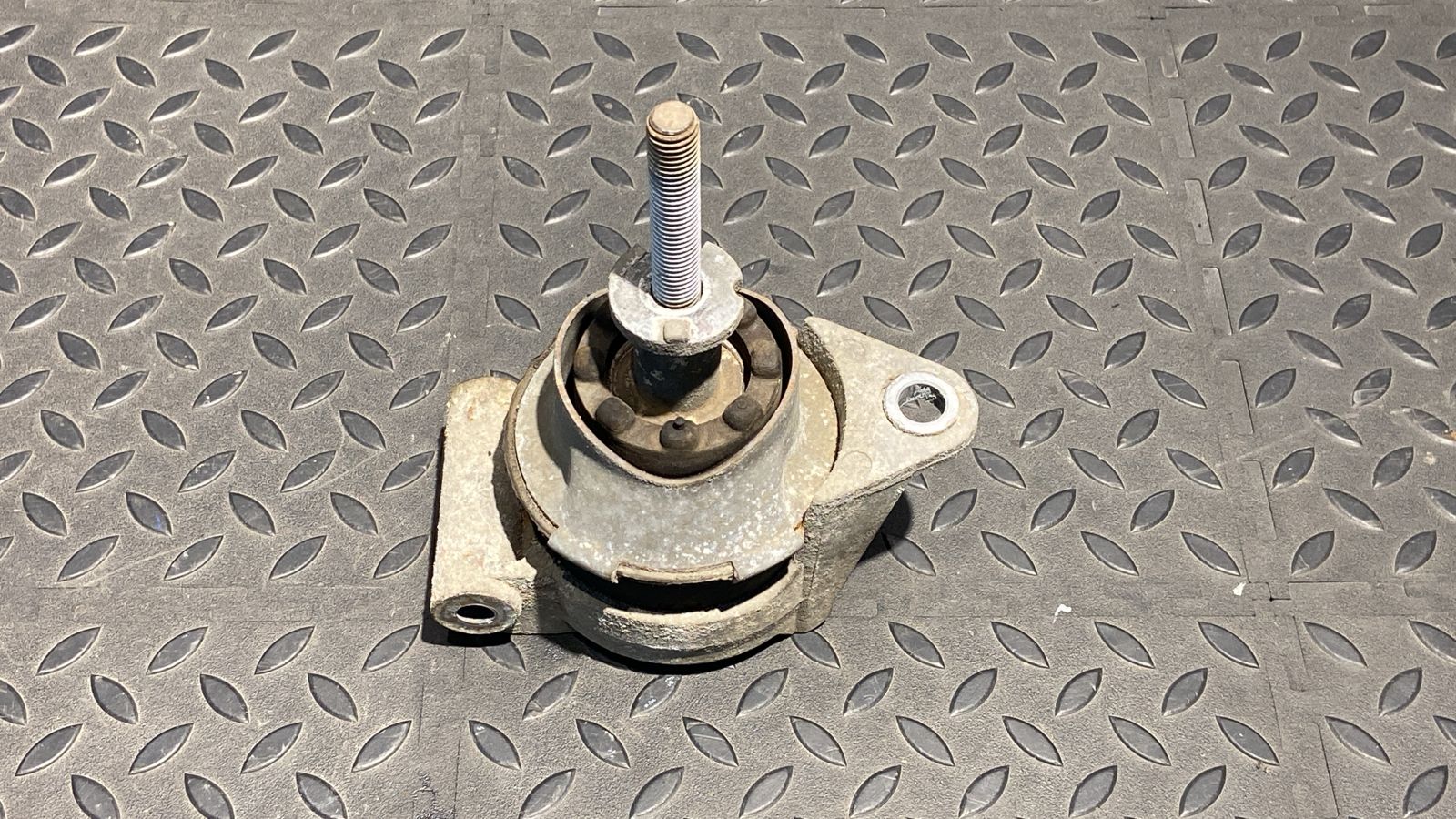 Опора двигателя Opel Astra/H 2004-2014