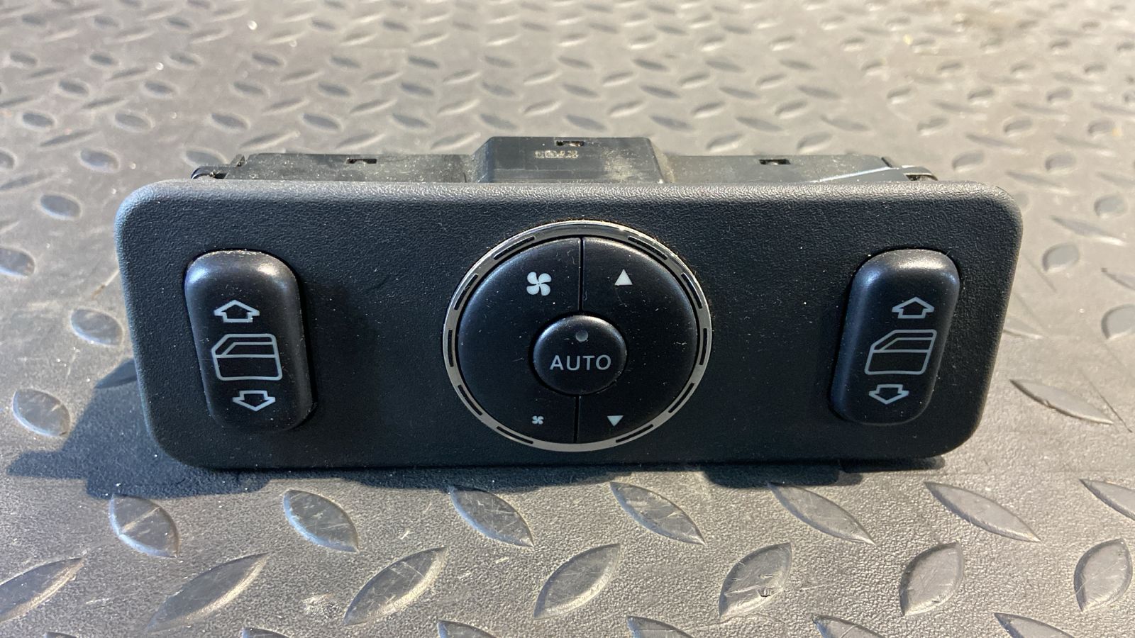 Блок управления стеклоподъемниками Mercedes M/W163 1997-2005