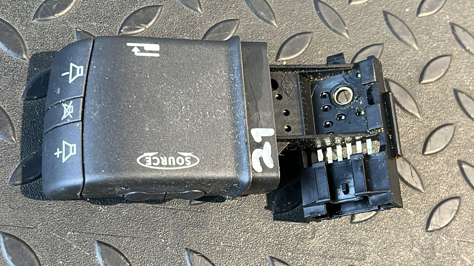 Переключатель магнитолы подрулевой Renault Megane/2 2002-2009