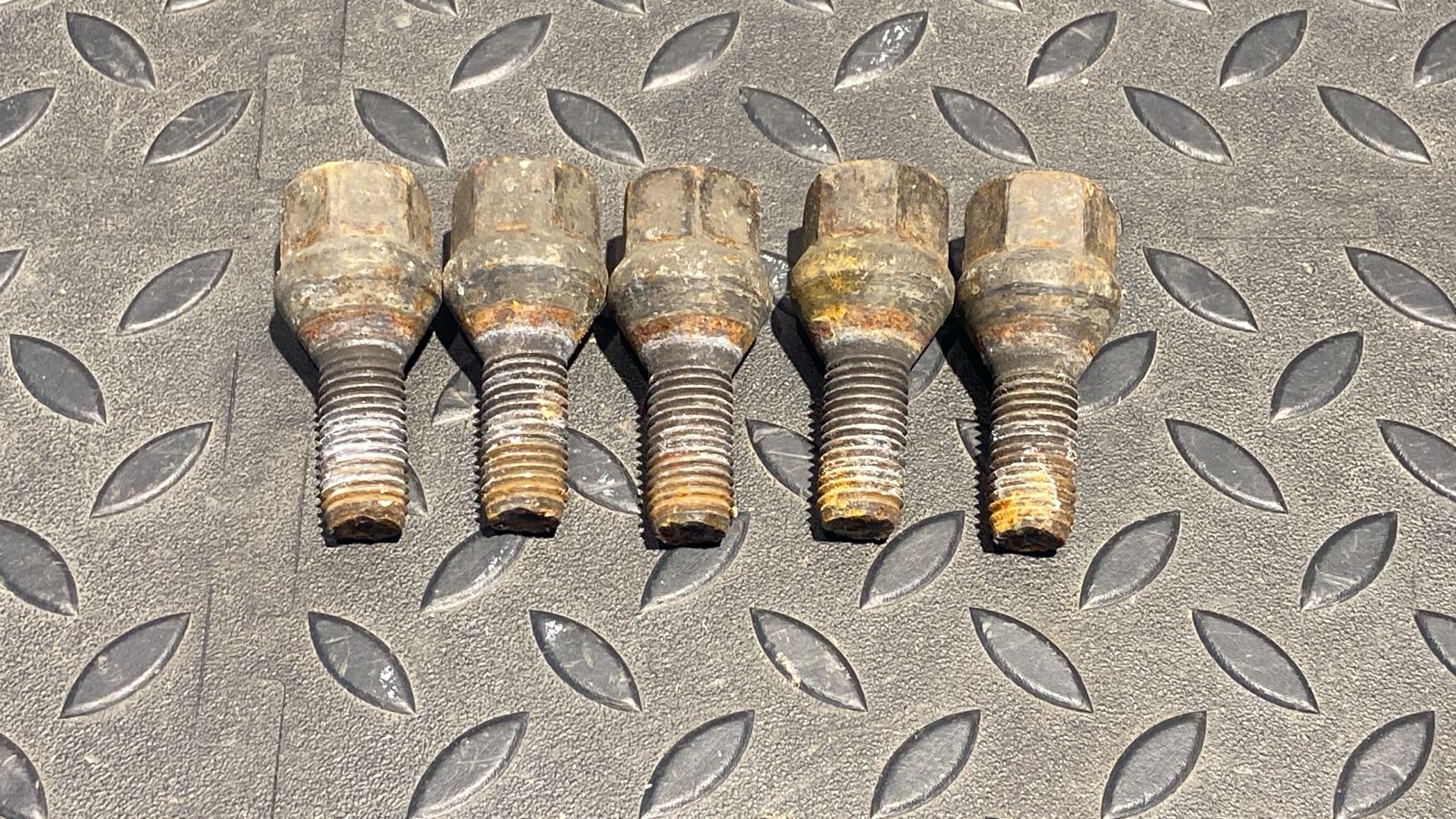 Болт колесный Mercedes C/W203 2000-2008