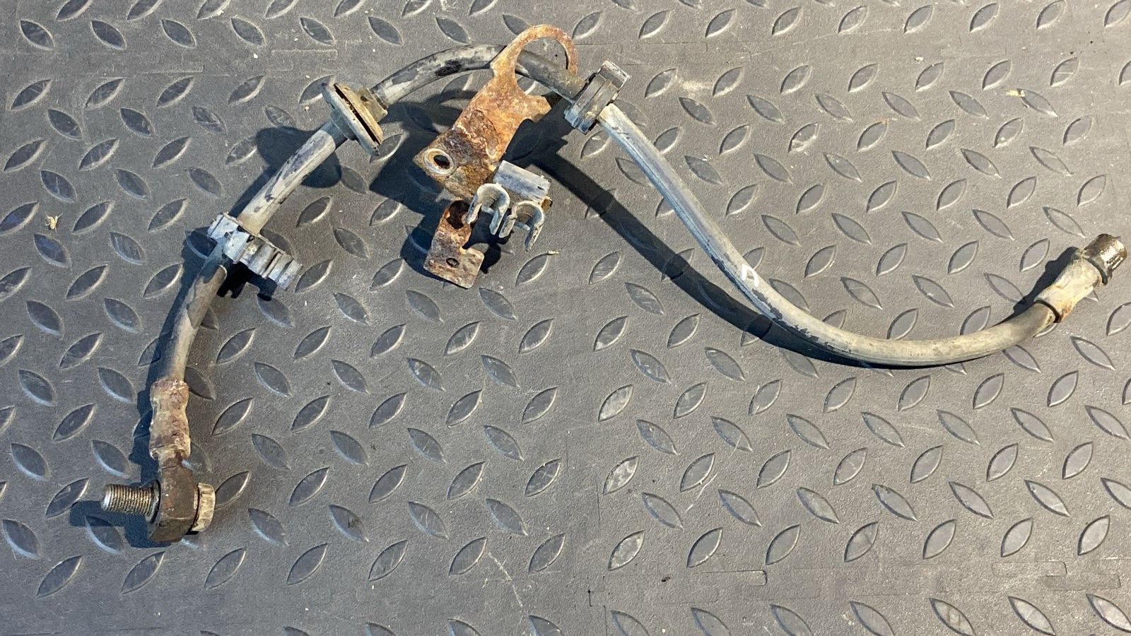 Шланг тормозной передний Mercedes M/W163 1997-2005