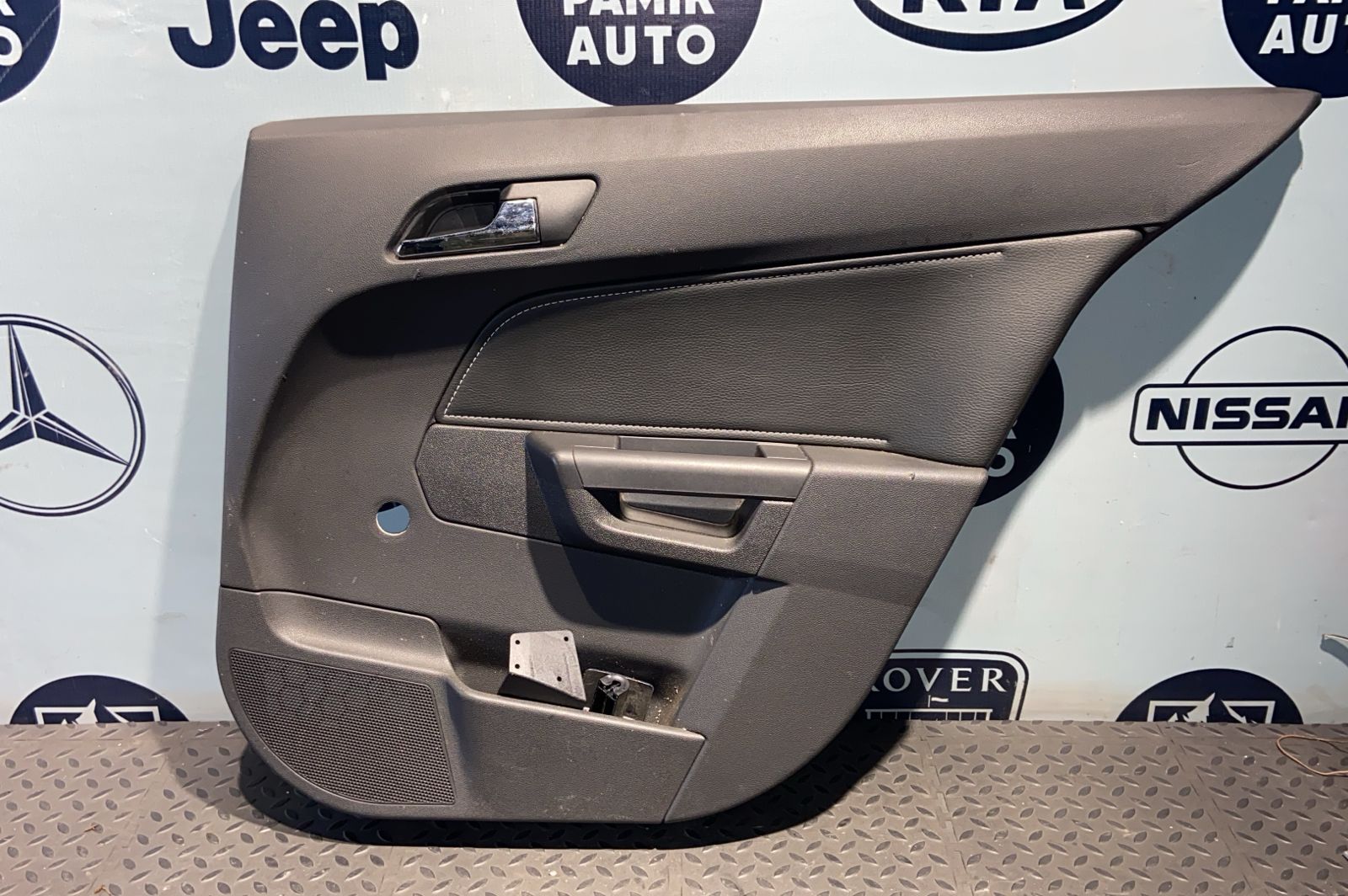 Обшивка двери задняя правая Opel Astra/H 2004-2014