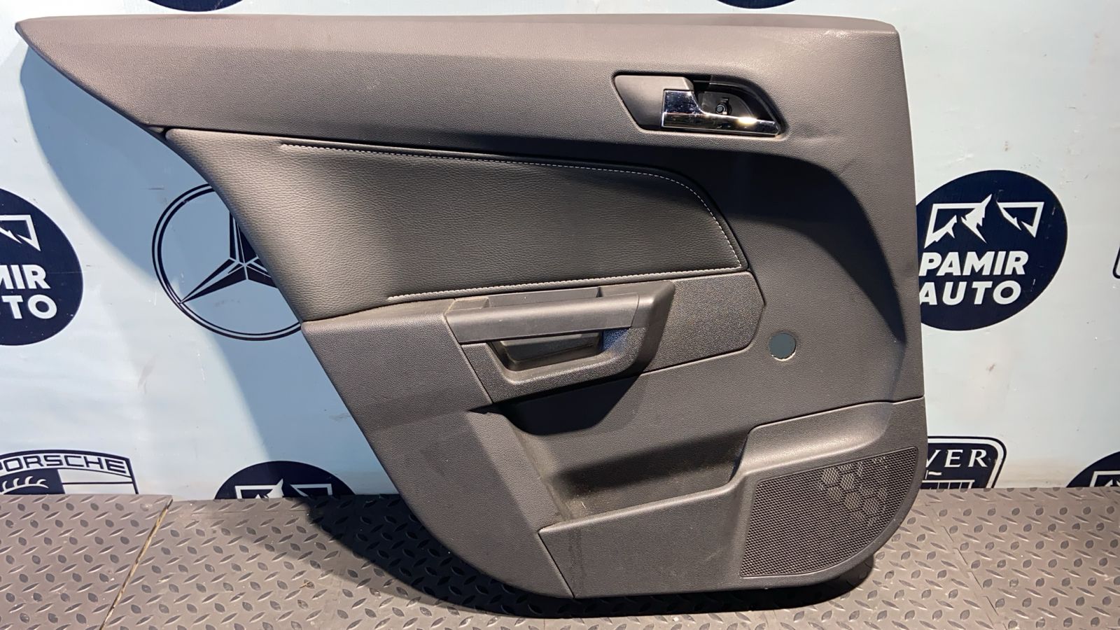 Обшивка двери задняя левая Opel Astra/H 2004-2014