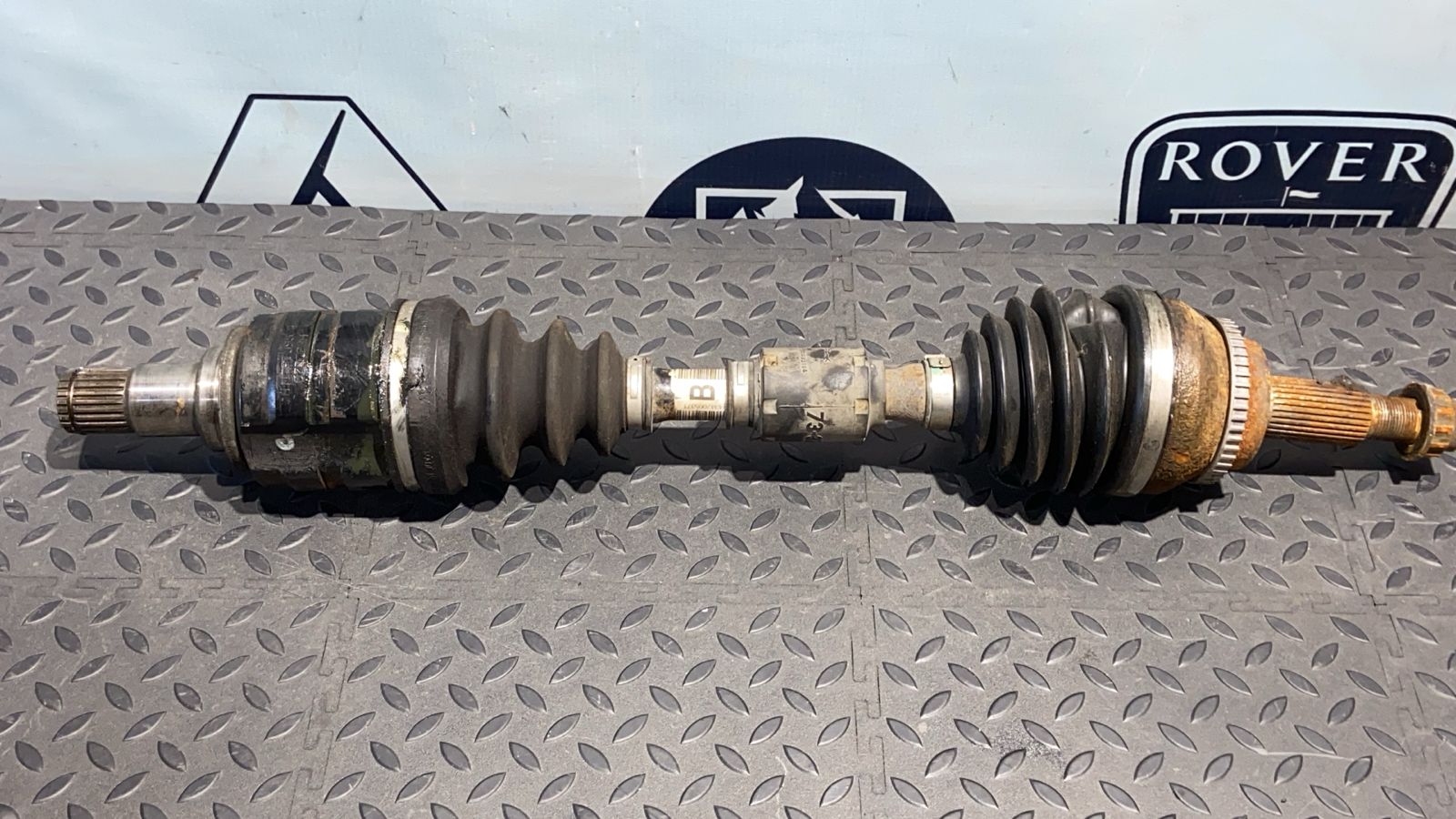 Полуось передняя левая Toyota Avensis/2 2003-2009