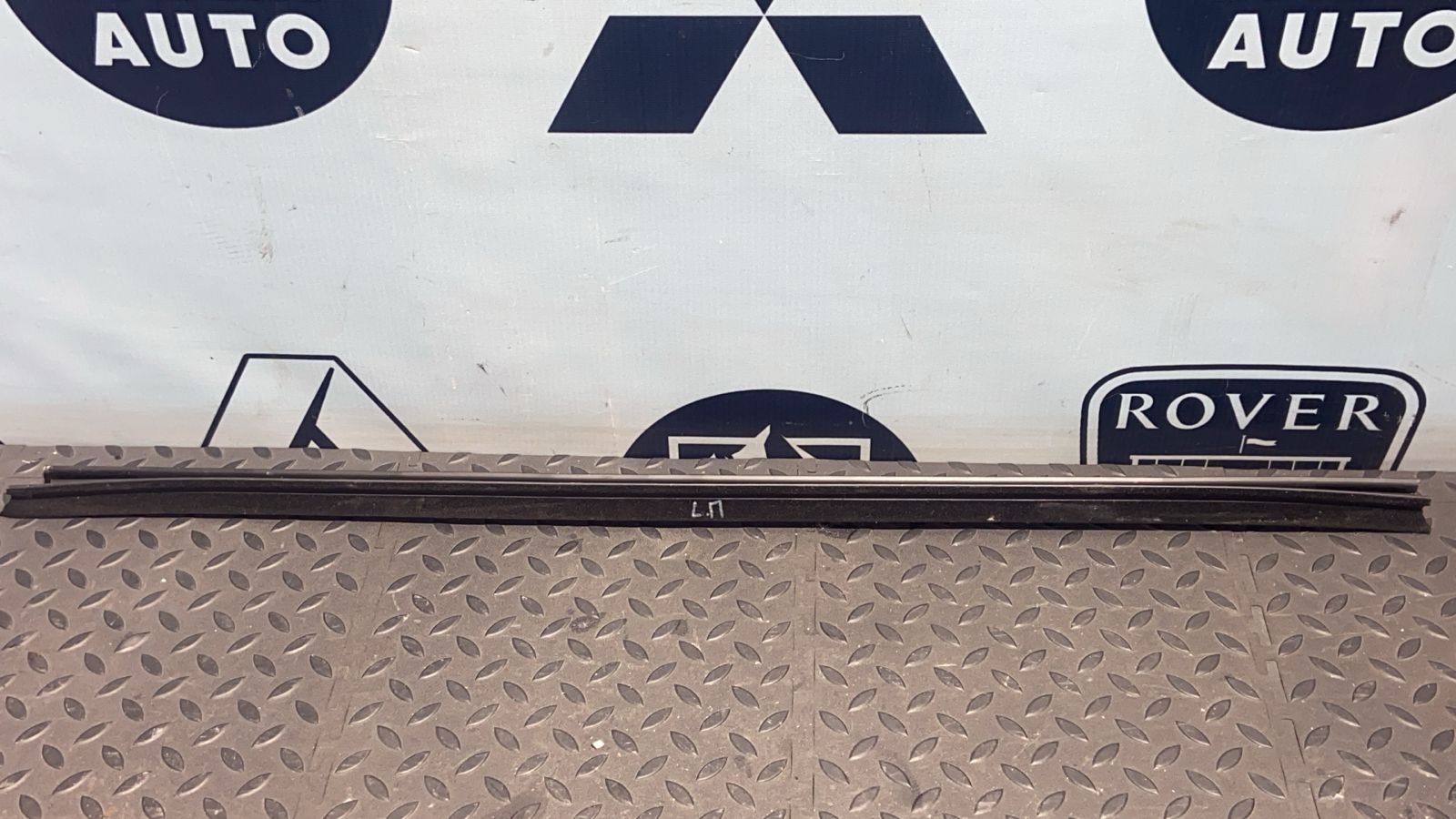 Уплотнитель двери передний левый Renault Megane/2 2002-2009