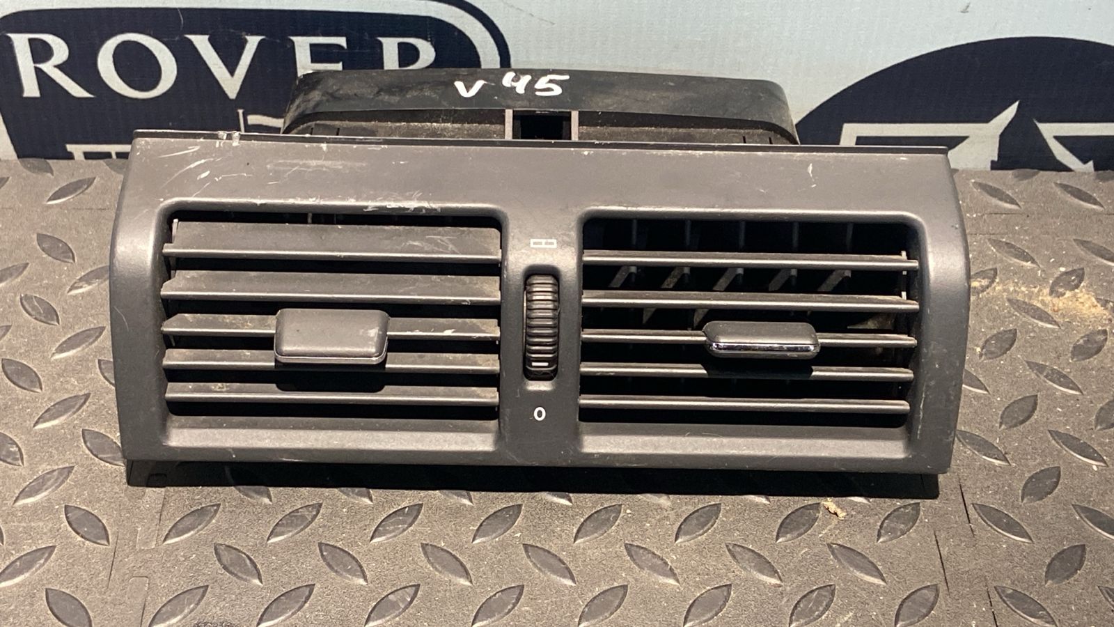 Дефлектор воздушный центральный Mercedes E/W210 1995-2003