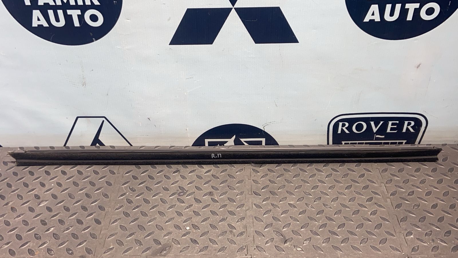 Уплотнитель двери передний правый Renault Megane/2 2002-2009