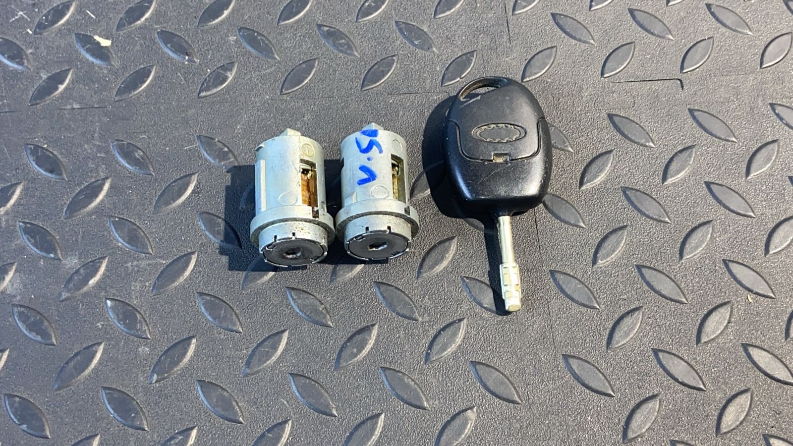 Личинка замка двери передняя Ford Focus 1998-2007